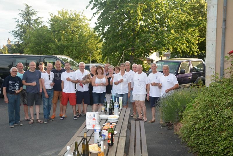 LE GROUPE AU GITE POUR LE REPAS DU SAMEDI SOIR