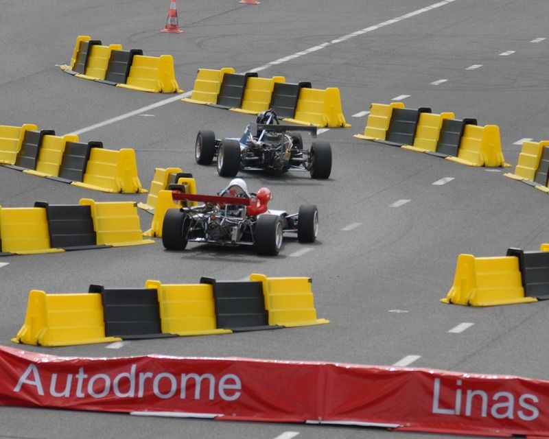 CHICANE TRIBUNE